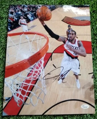 Foto de acción firmada por LaMarcus Aldridge autografiada 11x14 JSA/COA L81133 Foto 1 de 3