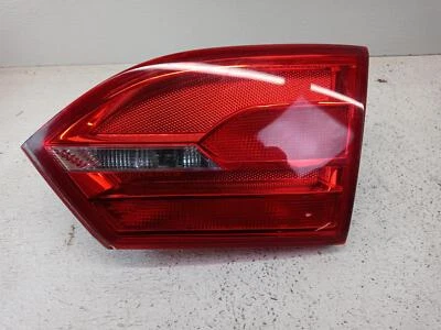 Conjunto de luz trasera derecha usado se adapta a: Volkswagen Jetta Sdn 2013 exc. City tapa mou Foto 1 de 4