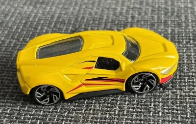 Dickies Hauler Yellow Diecast  Car  1:64 — 第 1/4 张图片