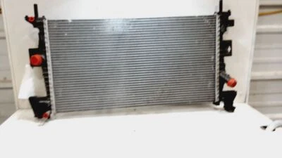 Radiador Ford Focus 2012-2018 2,0 L sin turbo VIN 2 octavo dígito gasolina Foto 1 de 4