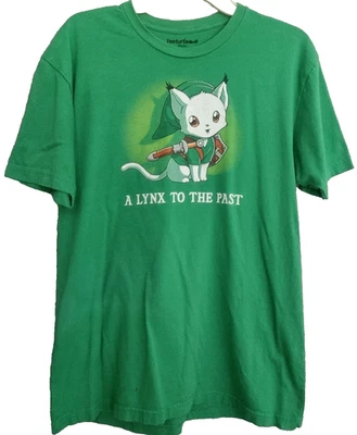 Camisa Teeturtle Cat Para Hombres L Verde Play on Zelda A LYNX TO THE PAST Gráfico LEER Foto 1 de 4
