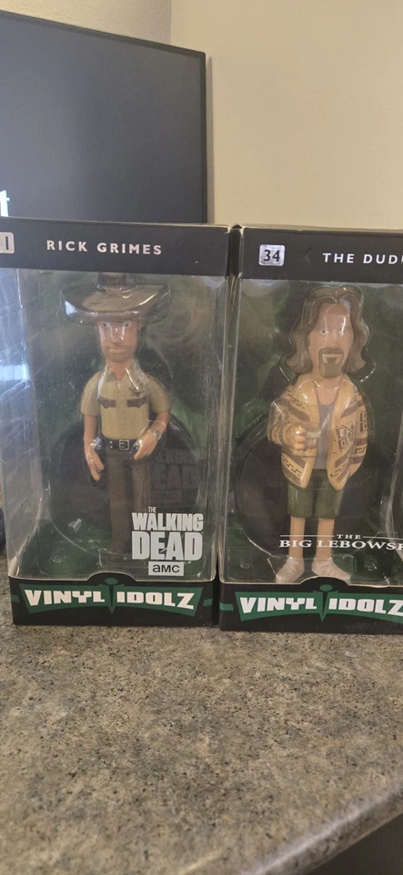 Vinilo Idolz 34 the Dude Big Lebowski D1 y Rick Grimes Walking Dead Foto 1 de 2