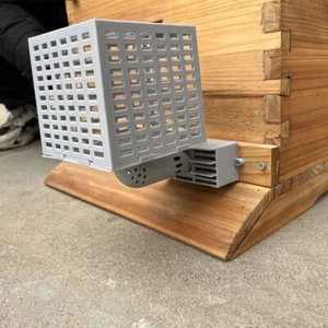 Automatic Bee Divider Bee Hive Tool Prevent Escaping Bees Splitter for Yards - Picture 1 of 11