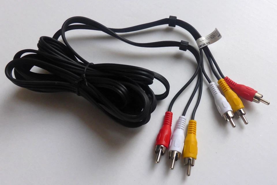 Kabel 3xRCA - 3xRCA  Cinch.     Amiga 600/ 1200 / 2000 / CD32 - Bild 1 von 1