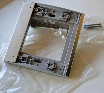 Bticino cornice telaio 350211 posto esterno serie SFERA ALLMETAL - Immagine 1 di 4