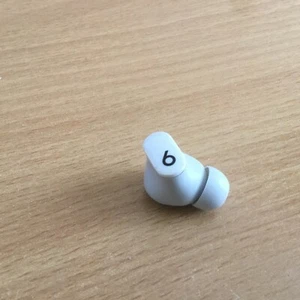 Dre Beats Studio Buds Wireless Kopfhörer - NUR RECHTES OHR - Weiß - Bild 1 von 4