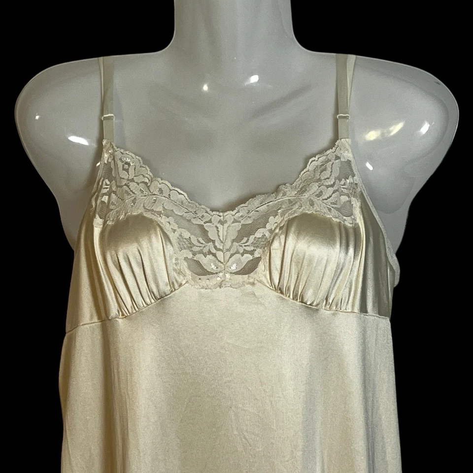 Vestido De Colección Vassarette Nylon Beige Melocotón Sin Mangas Completo Borde de Encaje Talla 36 Hecho en EE. UU. Glamour Foto 1 de 4