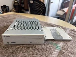Sony CDU928E 5.25" Internal CD-ROM Drive - Picture 1 of 6