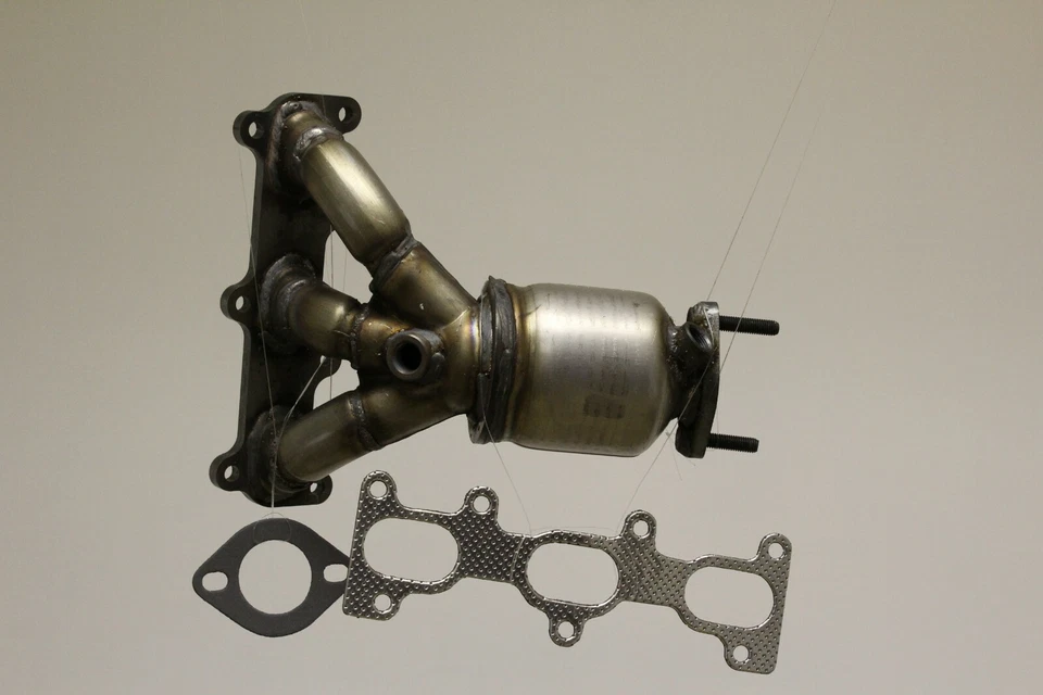 Fit 2005 2006 2007 2008 2009 Hyundai Tucson 2.7 Fwd Manifold Catalytic Converter - Image 1 of 1