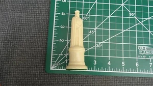 (B16) Kingsway Florentine Sculptured Chess Piece - One White Replacement King - Picture 1 of 1