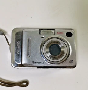 Fujifilm FinePix A500 5.1MP Compact Digital Camera - Picture 1 of 11