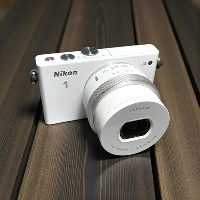 Nikon 1 J4 10-30 mm Digital Camera White Very Good Condition 3320 shots - Image 1 of 4