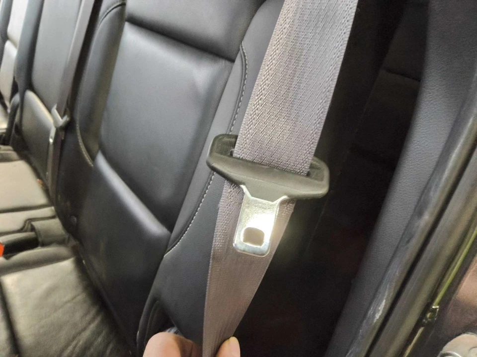 Driver Side Retractor TAHOE     2015 Seat Belt Rear 660415 - Imagem 1 de 1