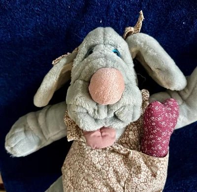 Ganz Vintage 1981 Arrugas Niña Perro Mano Marioneta Relleno 18" Peluche en Hueso de Vestido Foto 1 de 4