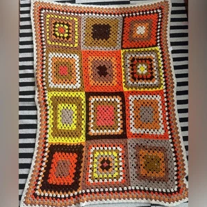 Vintage 70s granny square crochet afghan throw. - Picture 1 of 2
