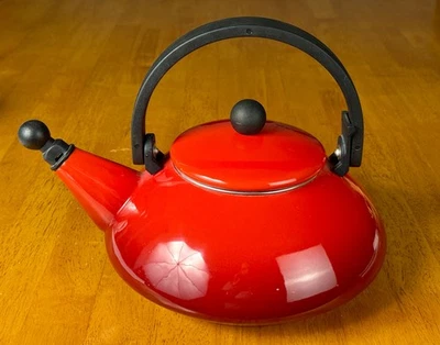 Tetera Le Creuset Zen de acero esmaltado cerise/cereza 1,6 cuartos 1,5 L roja nueva sin caja Foto 1 de 4