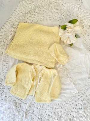 Conjunto de capó y manta suéter amarillo tejido a mano 100 % lana años 60 vintage 0-3 meses Foto 1 de 4