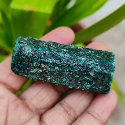 Pedra preciosa bruta esmeralda verde colombiana natural 320 quilates com certificado - Imagem 1 de 4