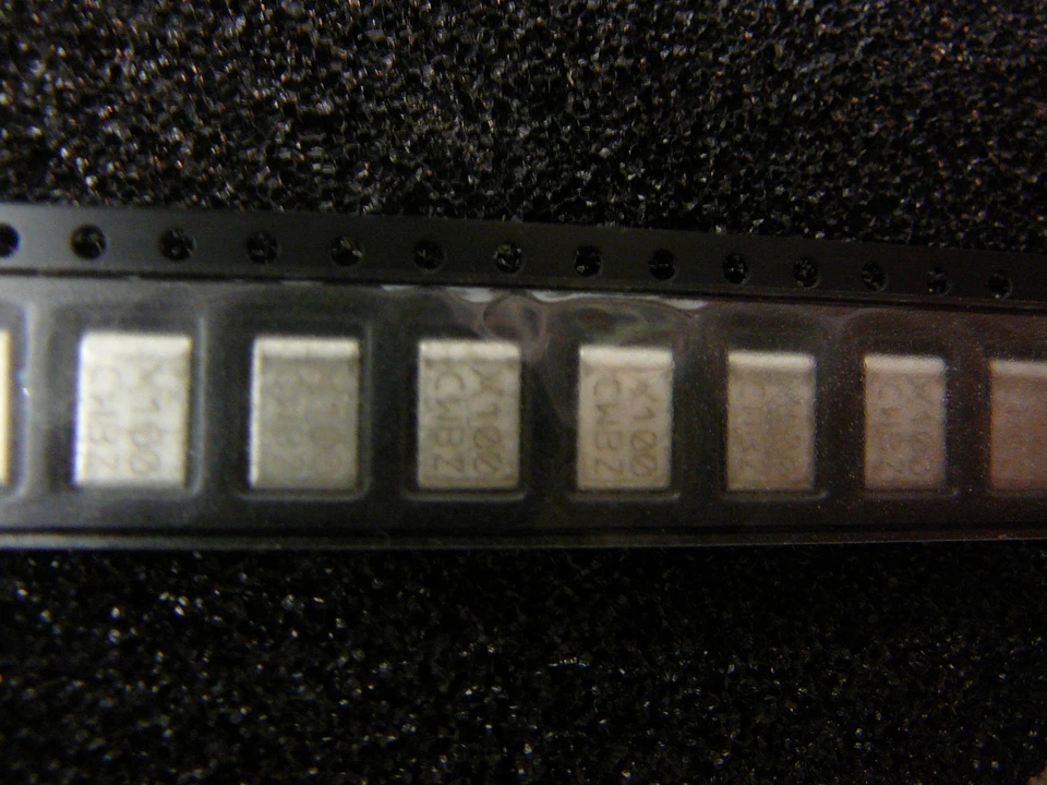 FUSIBLE REAJUSTABLE RAYCHEM ASMD100-2 SMD PPTC .9/.9A 30V 40A **NUEVO** 5/PAQUETE Foto 1 de 1