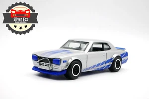Nissan Skyline H/T 2000 GT-X 1971 gris real escala 1:64 modelo de coleccionista fundido a presión - Imagen 1 de 10