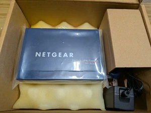 Netgear FVS114 ProSAFE VPN Firewall with 4 Port 10/100 Mpbs Switch refurbished - Picture 1 of 3
