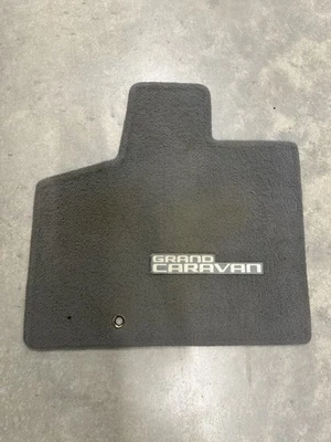Dodge Grand Caravan Chrysler Town Country 2008-2020 alfombrilla gris fabricante original usada izquierda Foto 1 de 4