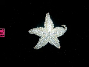 Betsey Johnson Gorgeous WHITE Pave PEARLS Crystals STARFISH Gold PIN BROOCH-NWT - Picture 1 of 12