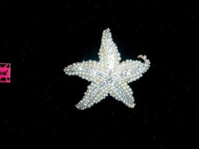 Betsey Johnson LARGE 3D Gorgeous WHITE PEARLS Crystals STARFISH PIN BROOCH-NWT - Image 1 of 4
