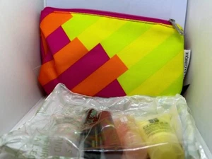 NEW! Clinique Donald X Clinique 6 Pcs Gift Set  Including Makeup Bag - Picture 1 of 11