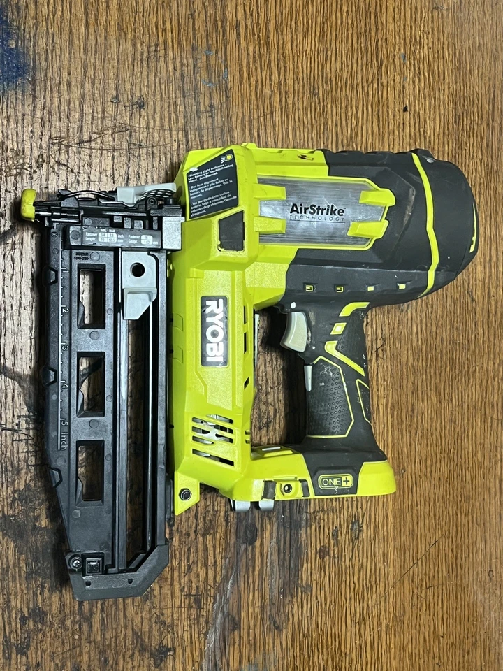Clavadora con acabado inalámbrico calibre 16 RYOBI ONE+ 18V P325 AirStrike (DAÑADA) Foto 1 de 2