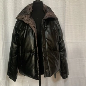 CHAQUETA BOMBER REVERSIBLE BLANCA NYC - Talla XS - Negra Camuflada / Negra Sólida - Imagen 1 de 13