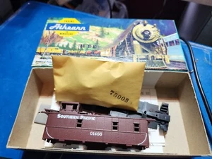 ATHEARN HO-SCALE SOUTHERN PACIFIC CUPOLA CABOOSE KIT #01466 BRAND NEW!!! - Picture 1 of 1