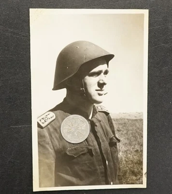 Foto Seestreitkräfte DDR NVA Portrait Stahlhelm Offizier Schulterklappe Wolgast - Bild 1 von 2