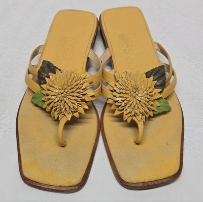 Sandalias vintage Salvatore Ferragamo de tacón bajo con flores para mujer talla 8,5 boho hippie Foto 1 de 4
