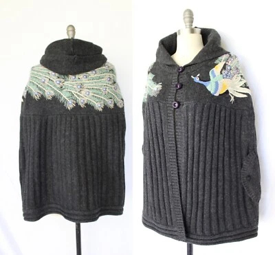 Anthropologie Sleeping on Snow Lana Bordada Pavo Real Capa Cárdigan Poncho Foto 1 de 4