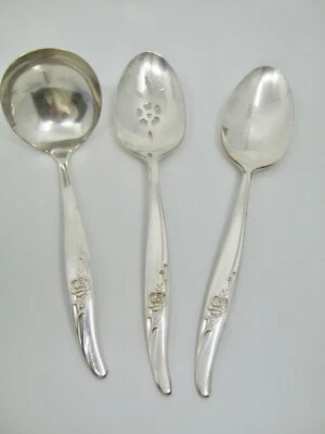 Cucharón de salsa Rogers Rose Song 1881 3 piezas + 2 cucharadas plateadas Oneida Foto 1 de 4