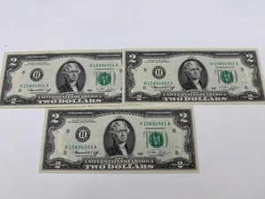 1976 $2 Dollar Bill Note (Lot of 3) Sequential/ Consecutive Serial Numbers - Picture 1 of 2