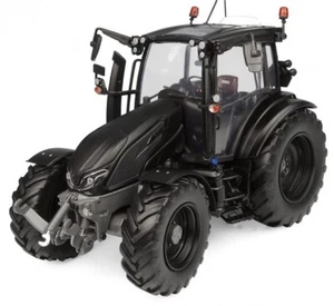 UNIVERSAL HOBBIES - Tracteur de couleur noir mat limité à 1000 pièces – VALTR... - Picture 1 of 5