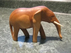elefante de madera tallado a mano vintage - Imagen 1 de 4