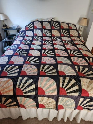 vintage Fan Pattern quilt top, antique material, lined, some damage to lining, s - Image 1 of 4