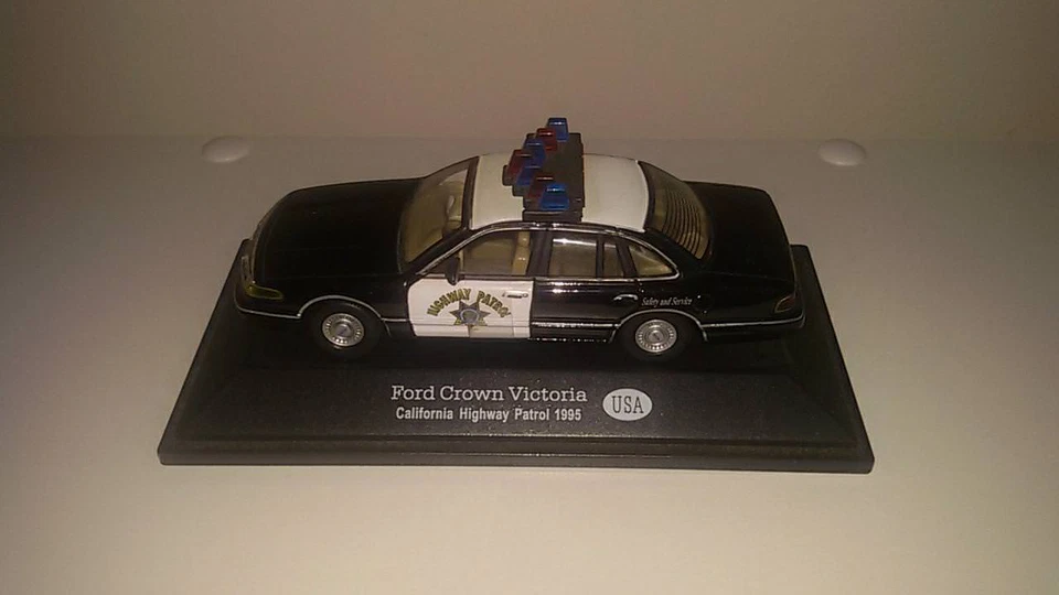 Modellino Ford Crown Victoria California Highway Patrol 1995 - Immagine 1 di 1