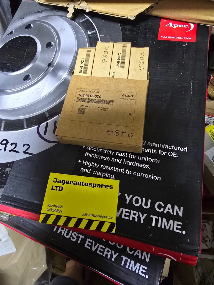 Kia Soul Sportage Sorento Optima Set Of 4 Spark Plugs. Genuine 1884909070 - Image 1 of 1