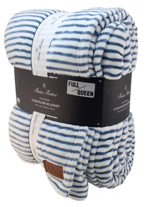 New BROOKS BROTHERS Queen Size 90" x 90" Blue /White BB Logo Badge Plush Blanket - Picture 1 of 11