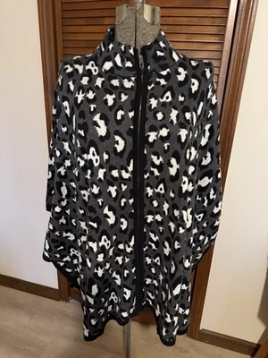 Jones de Nueva York.  Capa Leopardo Pancho Nuevo con Etiqueta. Foto 1 de 4