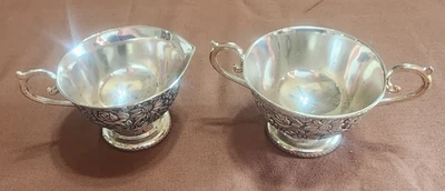 Cuencos de crema y azúcar japoneses plateados florales ornamentados antiguos de colección Foto 1 de 3