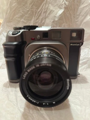 Mamiya 7 analoge Mittelformatkamera N 65 mm F/4  Objektiv - Bild 1 von 4