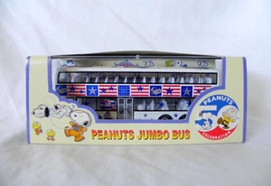 Autobús jumbo American Beagle años 80 PEANUTS 50th Celebration Diecast - Imagen 1 de 10
