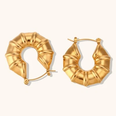 Pendientes de aro de acero inoxidable enchapados en oro de 18 quilates para mujer concha joyería en forma de U Foto 1 de 4