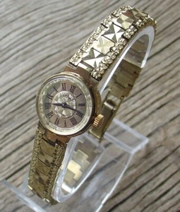 Vintage Women's Russian USSR Wrist Watch Chaika(Chajka) 1601 with bracelet - Picture 1 of 18