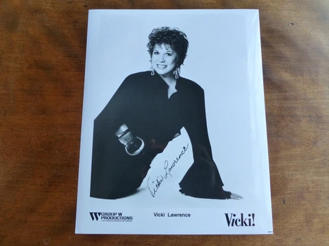 AUTOGRAPH of VICKI LAWRENCE- American TV Actress COMEDIAN Carol Burnett Show Cover